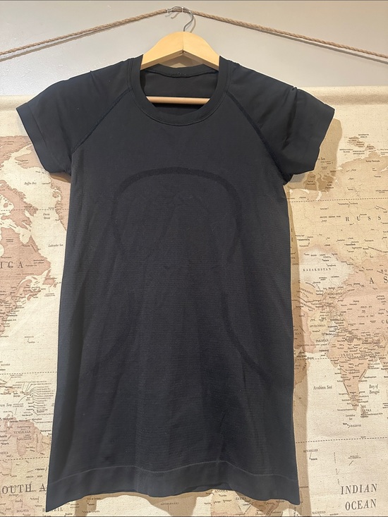 lululemon athletica Tops - lululemon athletica Black Short Sleeve Crew Tee